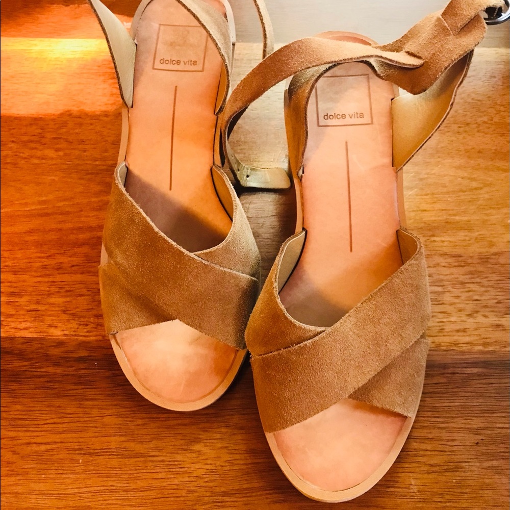 Comfortable & cute leather heels in good condition!